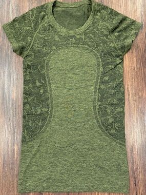 Lululemon Sz 6 Swiftly Tech Brave Olive Short Sleeve Crew Tee EUC